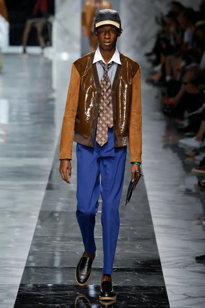 Look 32